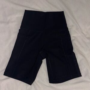 Aerie Offline 5” bike shorts (black)
